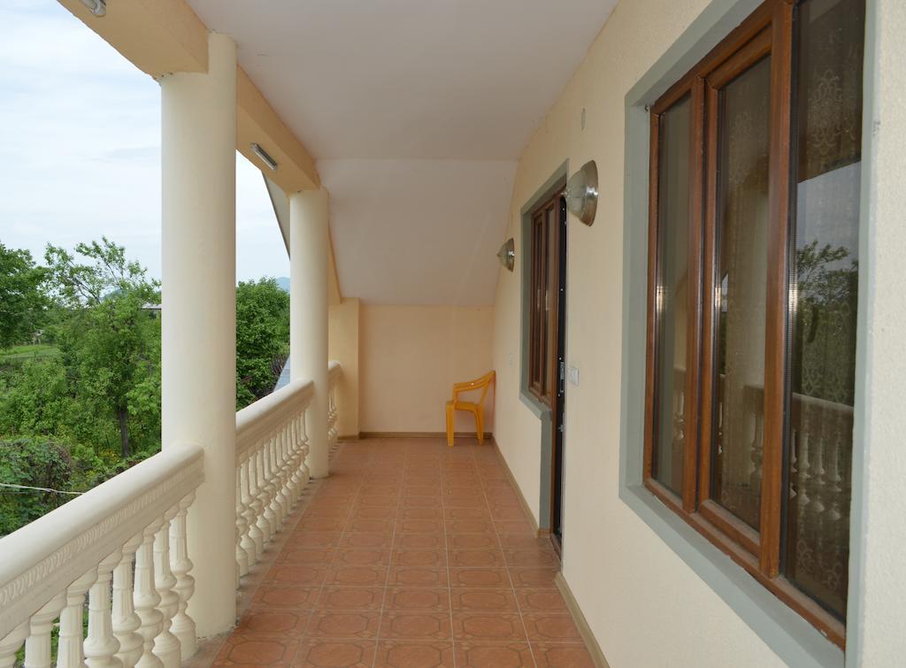 Nona Guest House Shilda Exterior foto